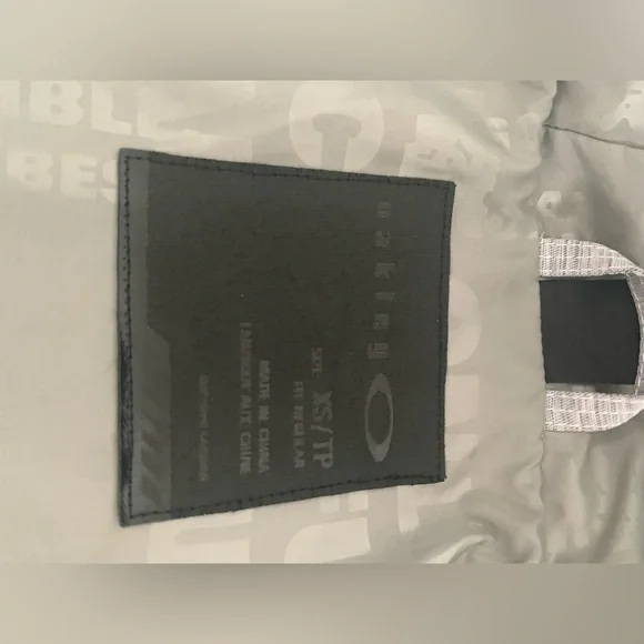 New Vintage Oakley Ski Jacket! Only worn maybe 3 times. - Picture 6 of 14